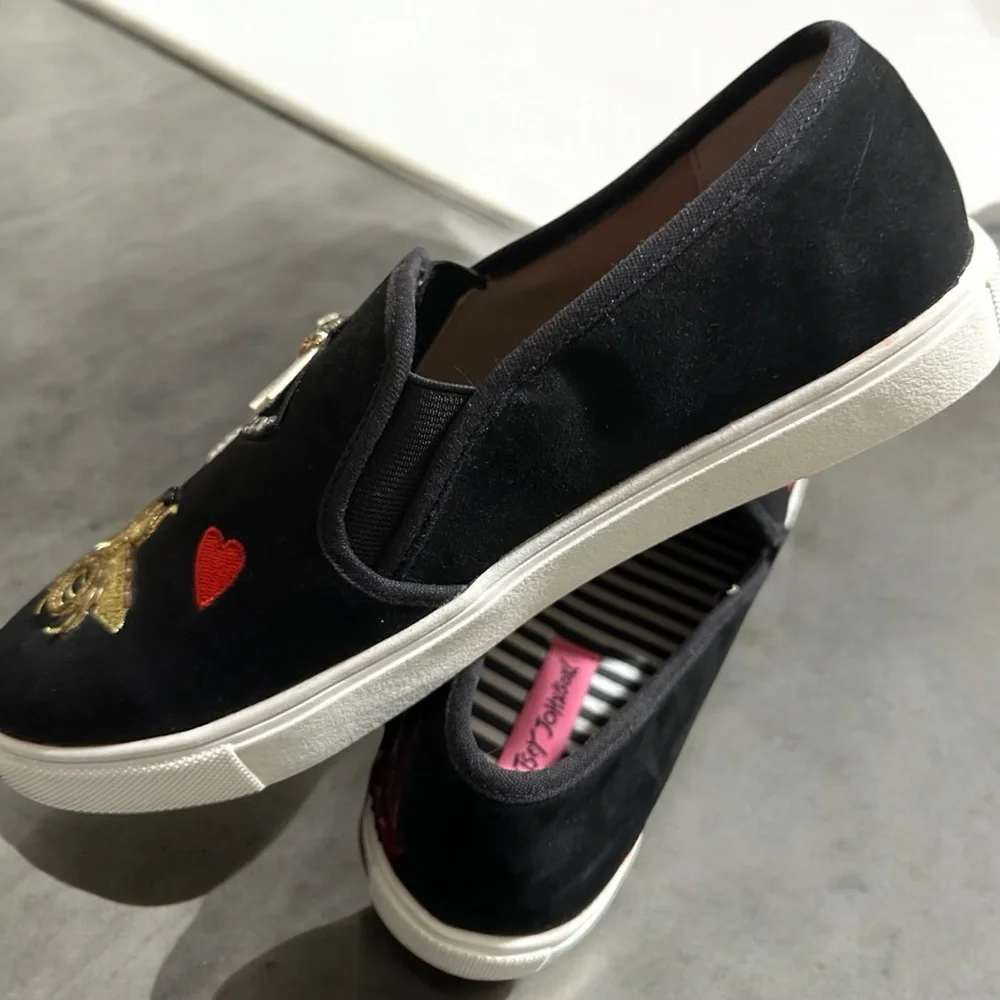 Betsey Johnson Shoes!🖤 - Picture 6 of 6